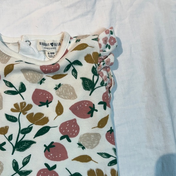 Rabbit + Bear - set of 2 short sleeve Pink Baby Onesie shirts/tops - Picture 4 of 6